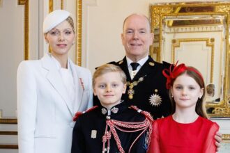 La purga de Alberto de Mónaco contra su entorno y el acecho de las deudas de la princesa Charlene Los príncipes Alberto II y Charlene de Mónaco