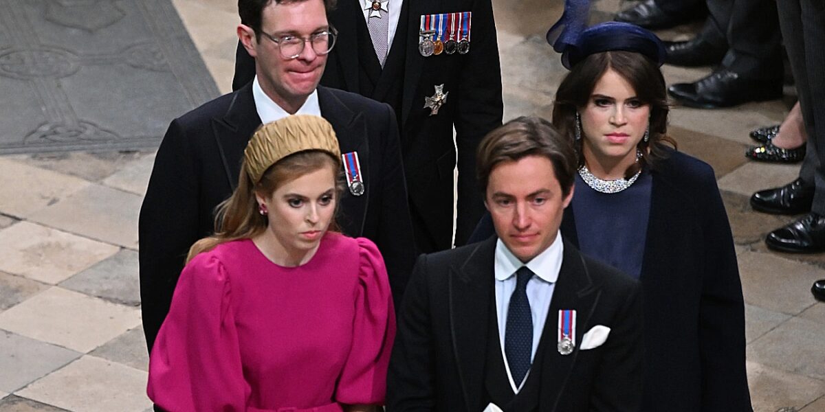 El pacto secreto de Andrés que blinda las residencias de las princesas Beatriz y Eugenia Las princesas Beatriz y Eugenia de Inglaterra