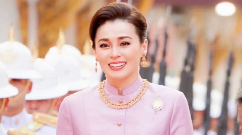 La reina Suthida de Tailandia