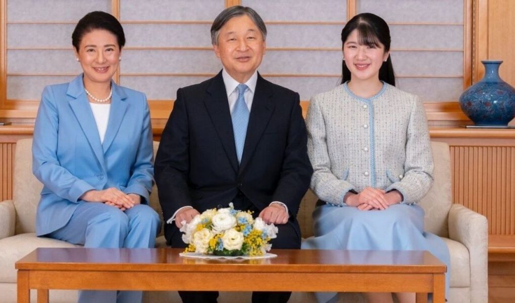 El emperador Naruhito y la emperatriz Masako de Japón con su hija, la princesa Aiko.